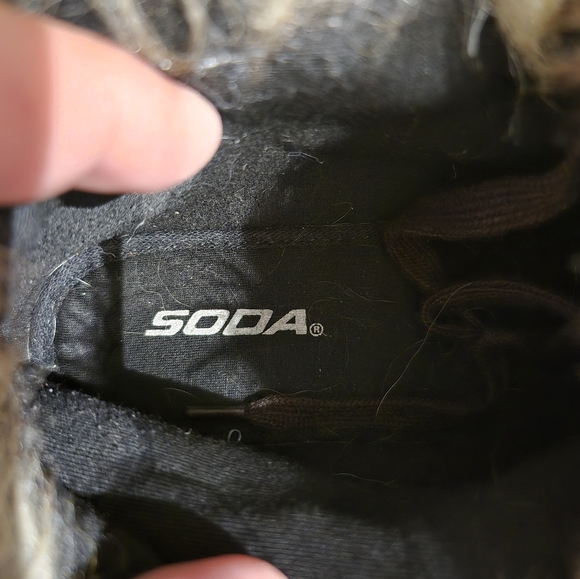 Soda Fur-rimmed Sneakers - Picture 5 of 6